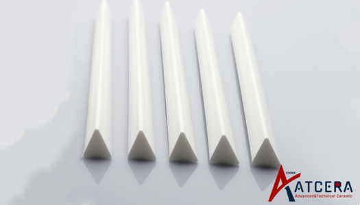 Cosa rende le barre di allumina ATCERA un materiale di punta nelle applicazioni industriali?